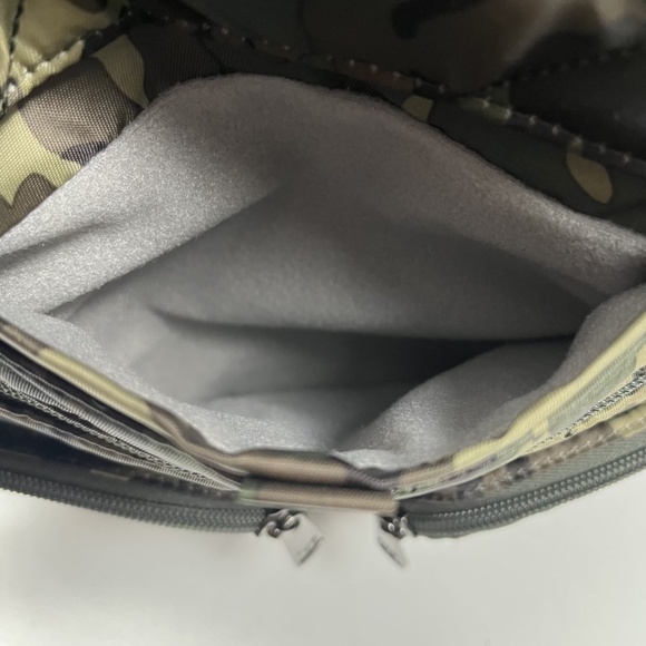 Lug Zipliner 2 Convertible Hobo Bag Backpack Camo Green Thermal Pocket - Picture 13 of 14